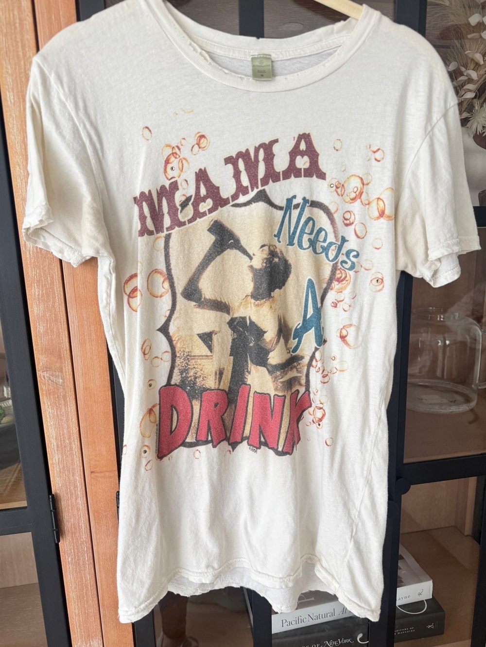 Vintage Mama Needs a drink graphic tee short sleeve beer y2k 90s funny tshirt
